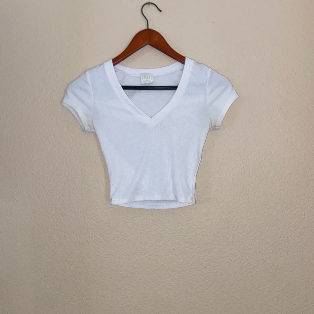 White crop top baby tee v neck girly hood core blouse goin out streetwear shirt